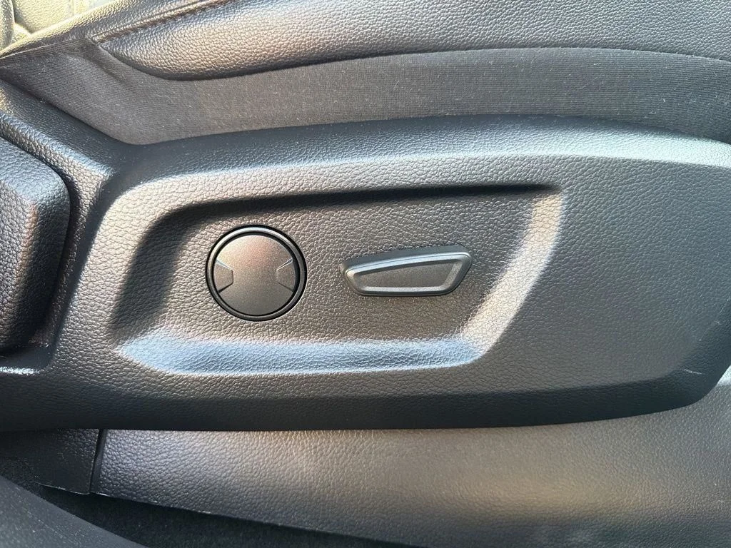 Used 2019 White Ford Lariat image 27