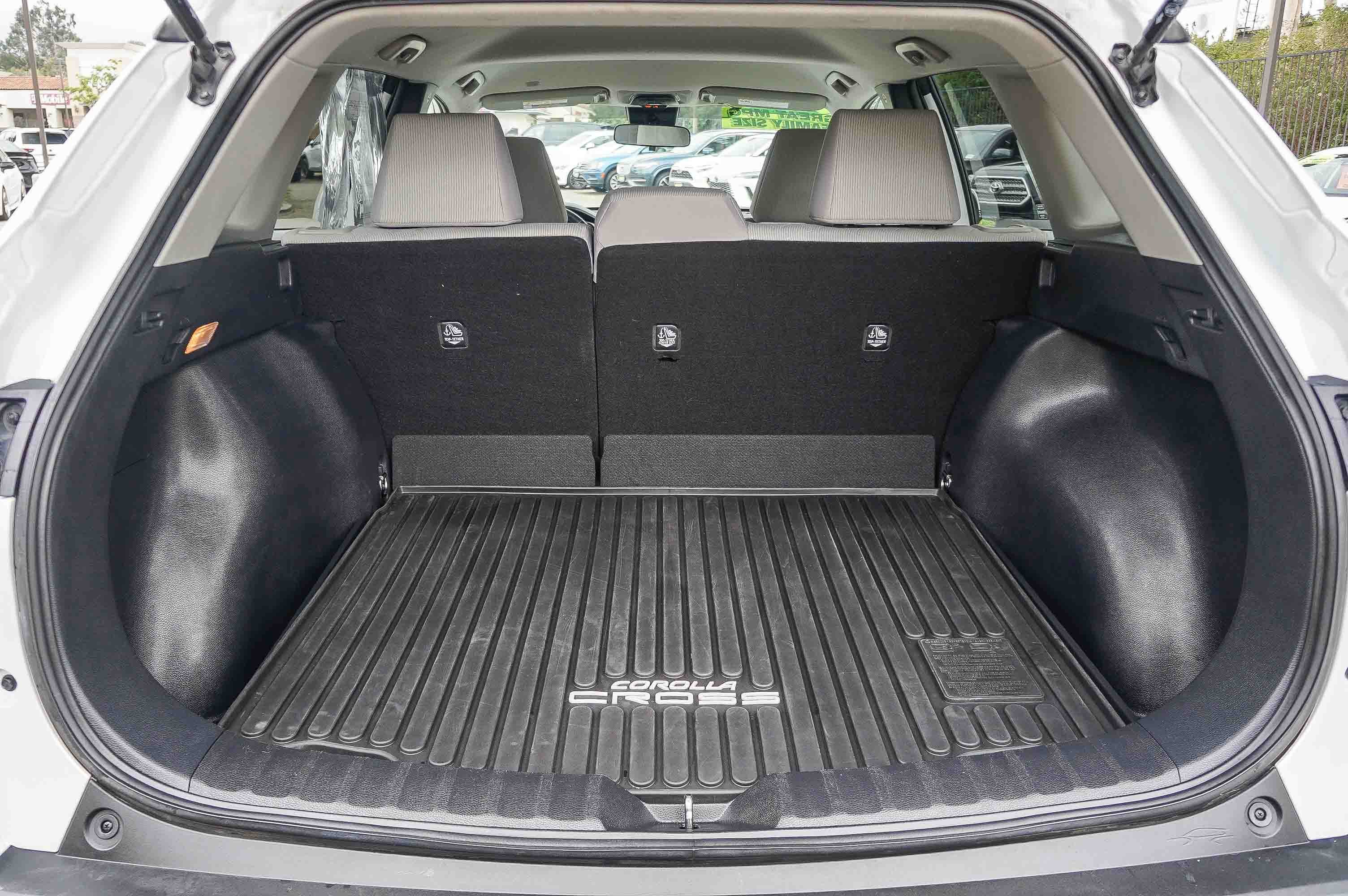 Used 2022 WIND CHILL PEARL TOYOTA TRUCK LE image 28