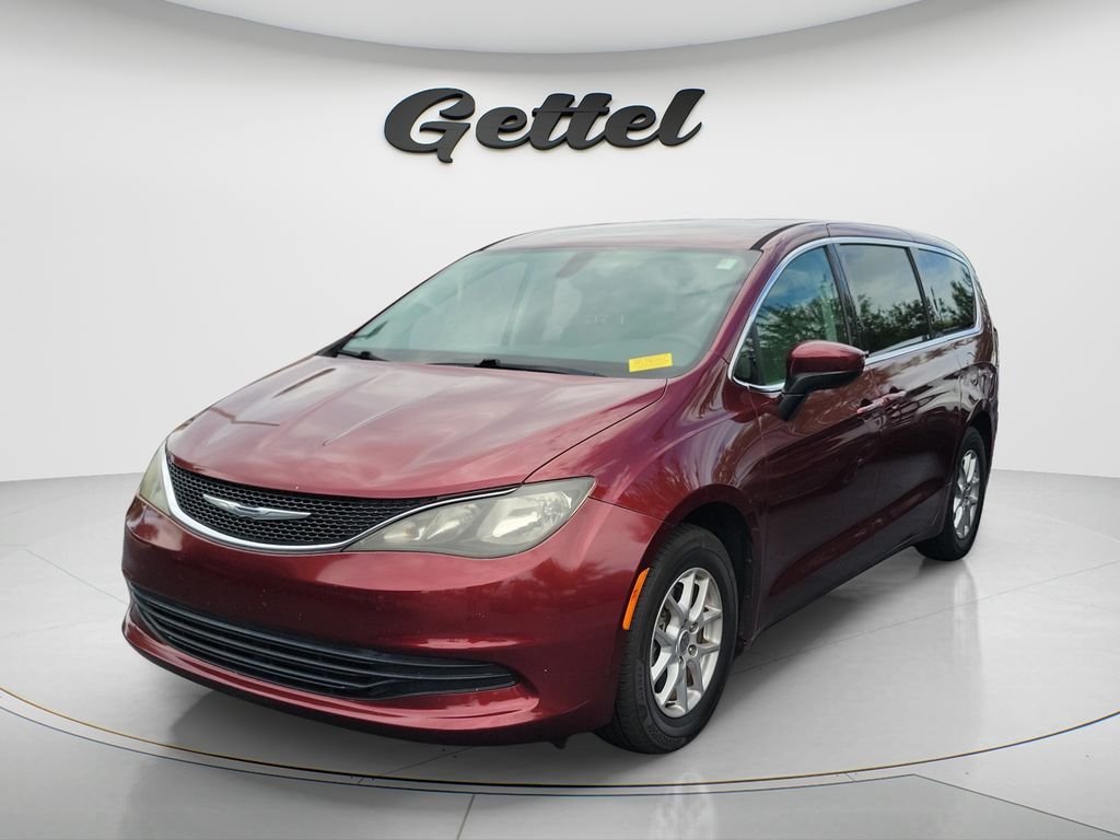 2017 Chrysler Pacifica Touring's photo