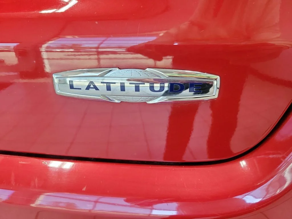 Used 2019 Red Jeep Latitude image 17