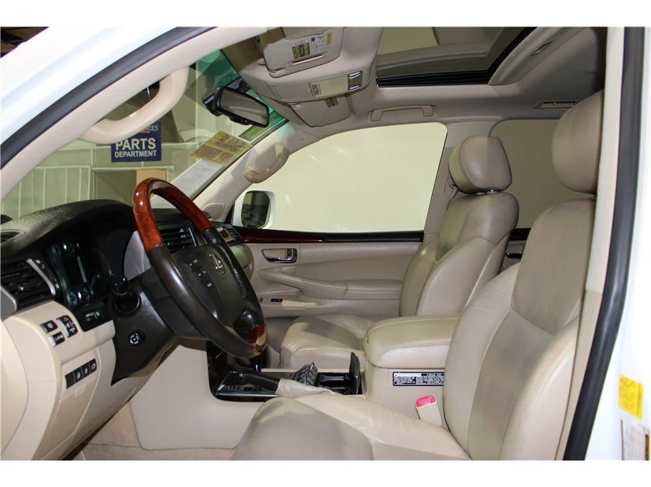 2011 Lexus LX 570 - Photo 11