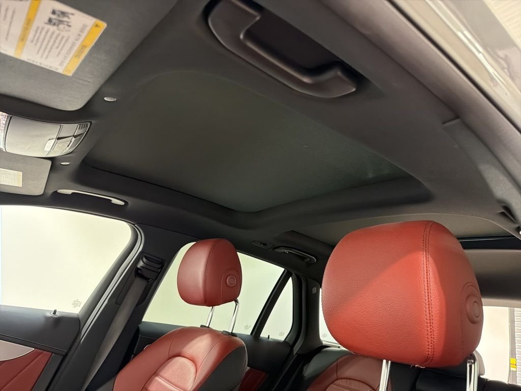 Used 2022  Mercedes-Benz GLC 300 image 19