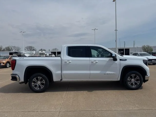 New 2026 Summit White GMC SLE image 2