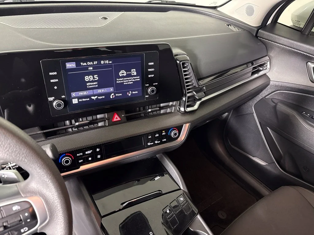 Used 2023 White Kia LX image 28