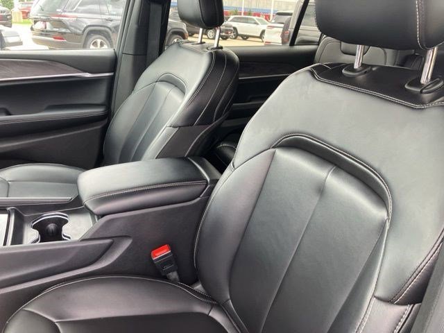 Used 2025 Silver Zynith Jeep Limited image 12