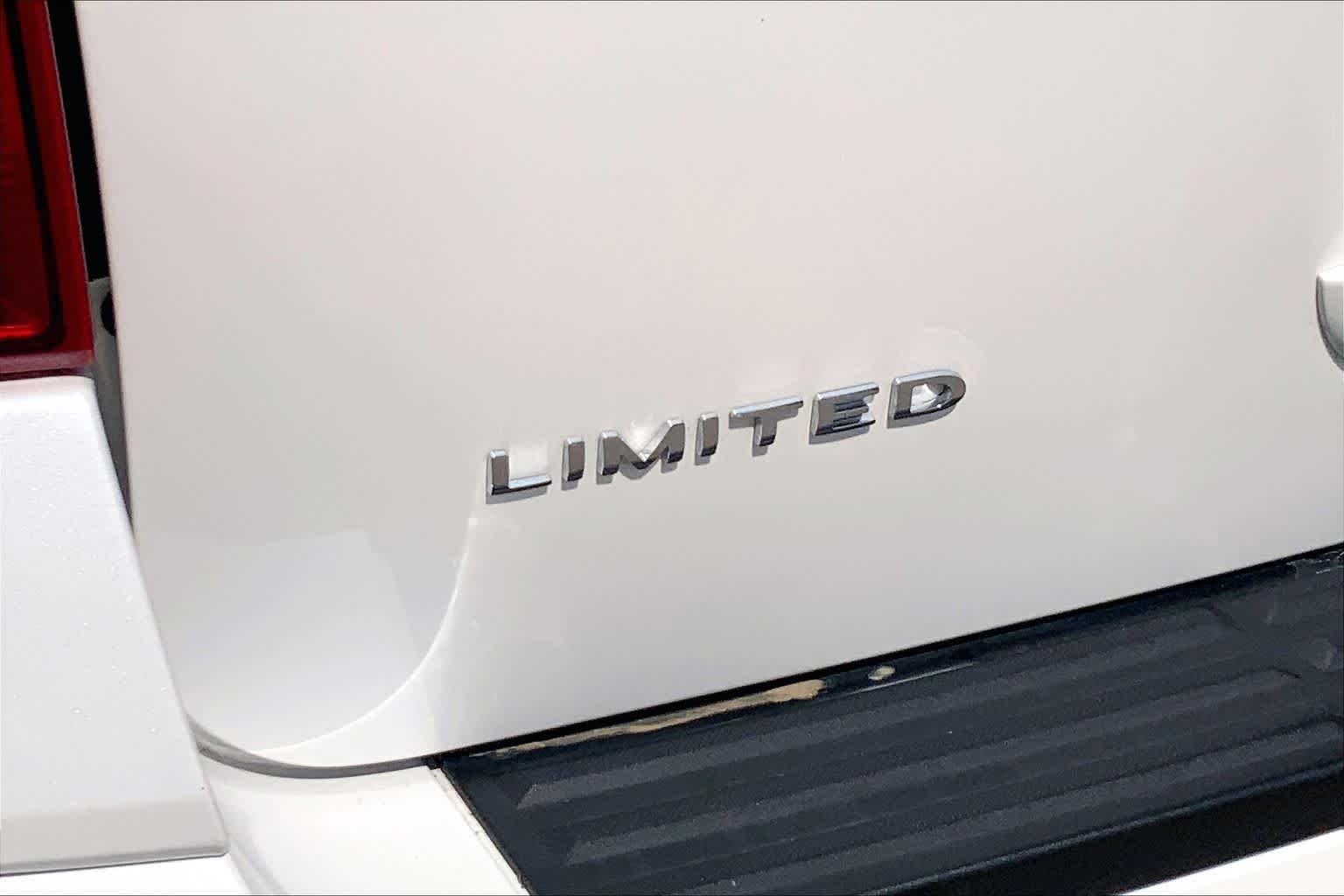 Used 2017 White Platinum Metallic Tri-Coat Ford Limited image 10