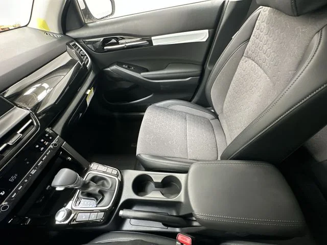 New 2026 Snow White Pearl Kia S image 23