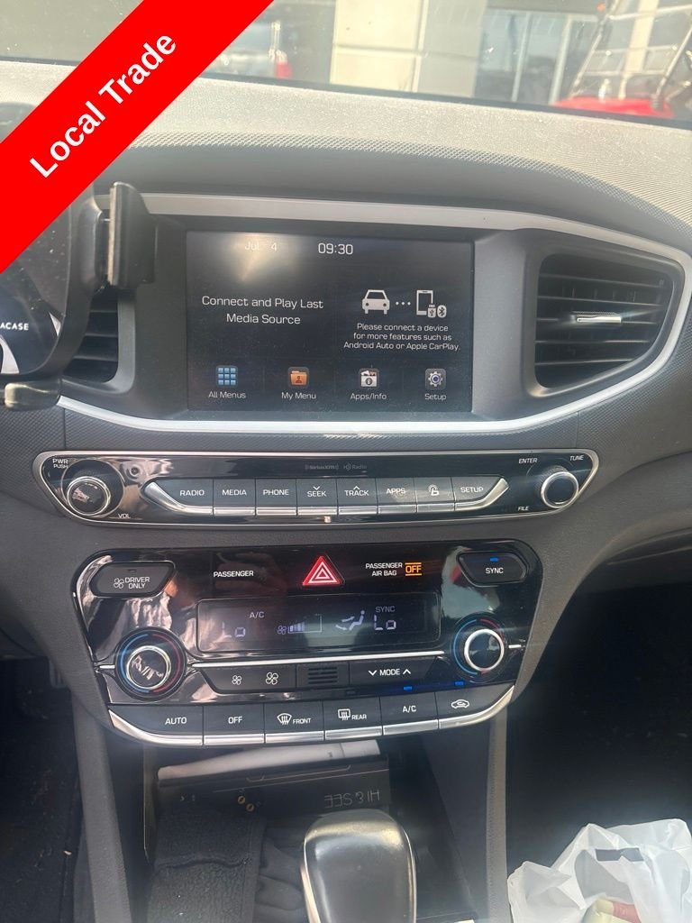 Used 2018 White Hyundai Limited image 3