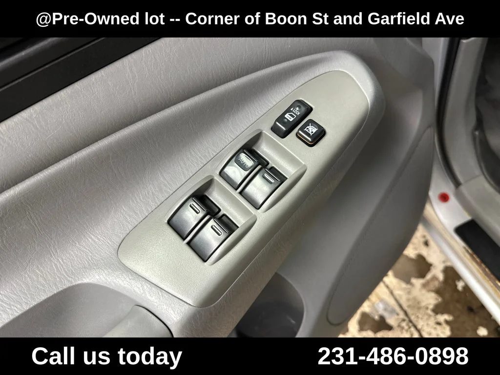 Used 2009 Silver Toyota Base image 16