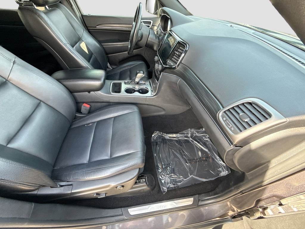 Used 2020 Gray Jeep Limited image 14