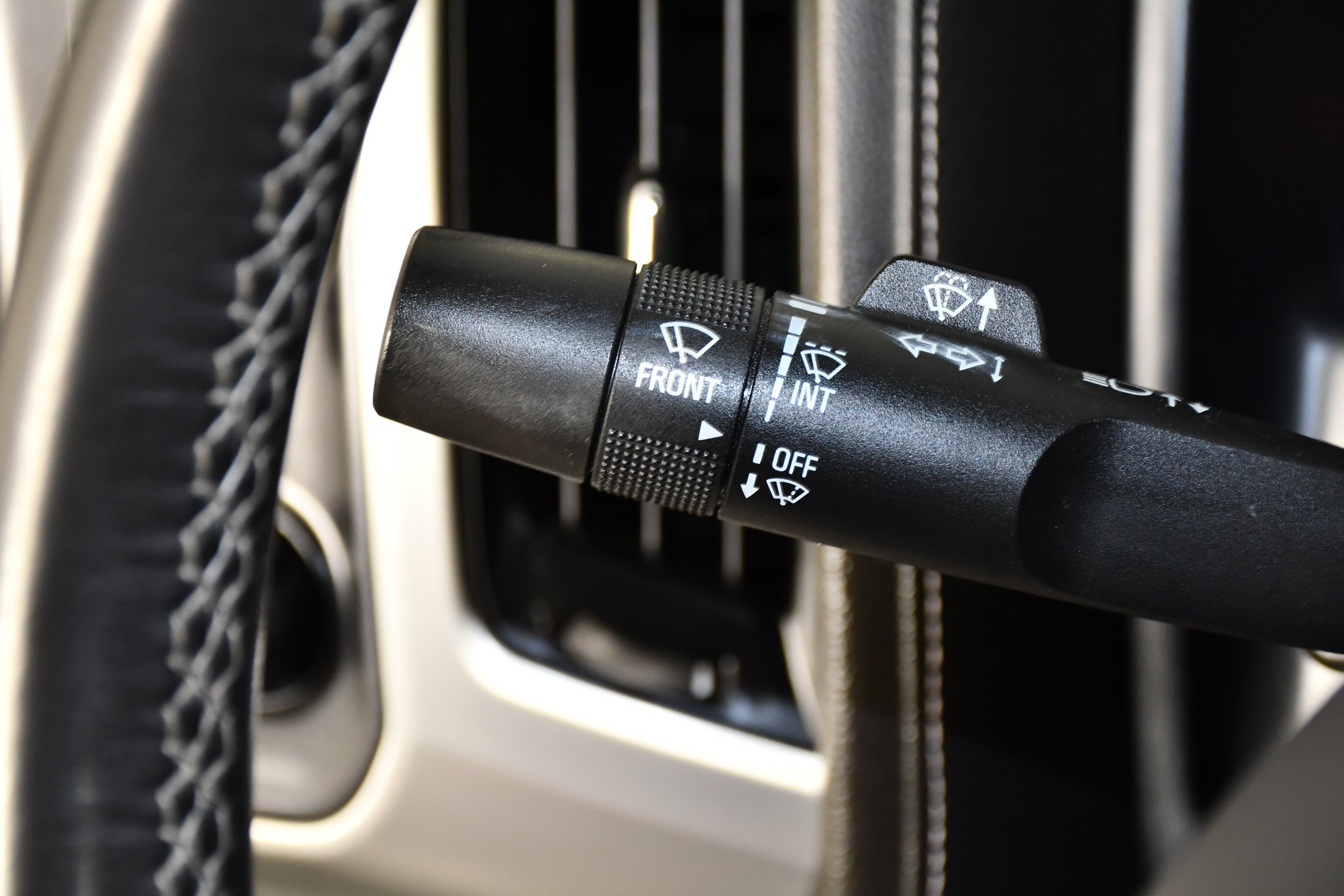 Used 2018 Summit White GMC SLE image 19