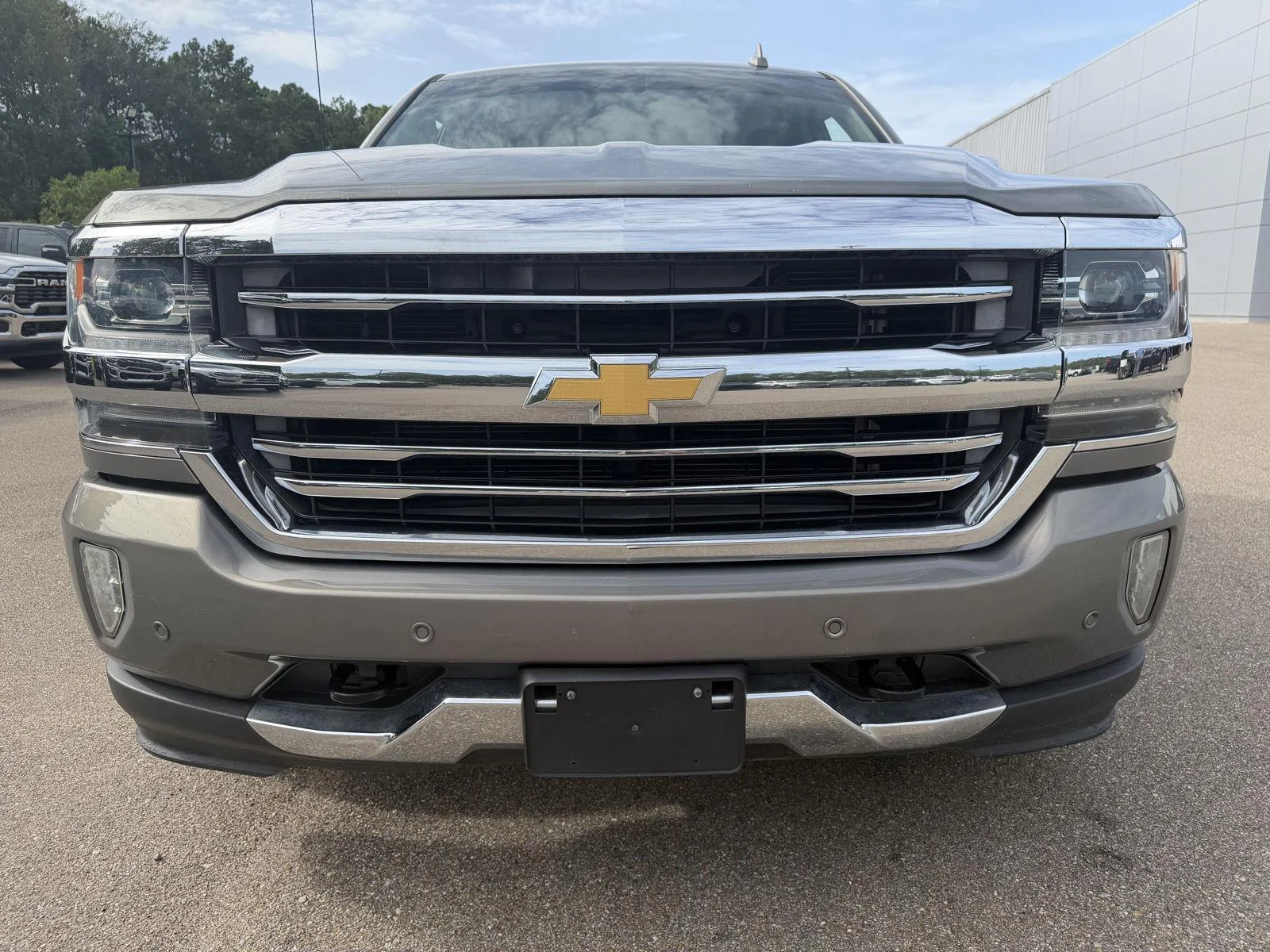 Used 2017 Pepperdust Metallic Chevrolet High Country image 20