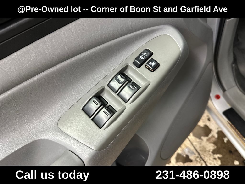 Used 2009 Silver Toyota Base image 16