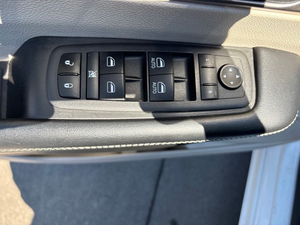 Used 2022 White Chrysler Touring L image 14