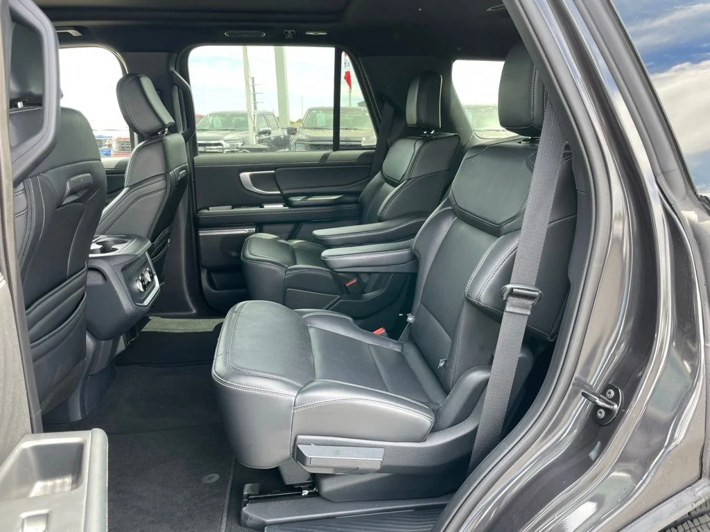 2025 Ford Expedition Platinum - Photo 8