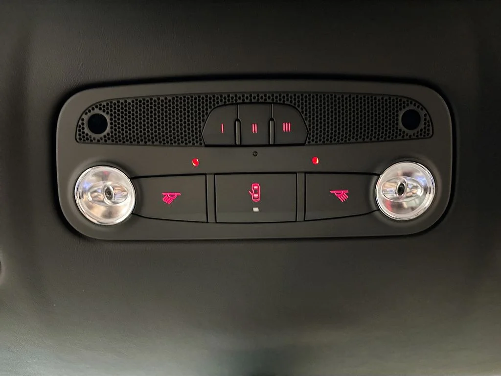 Used 2020 Red Lamborghini Base image 21