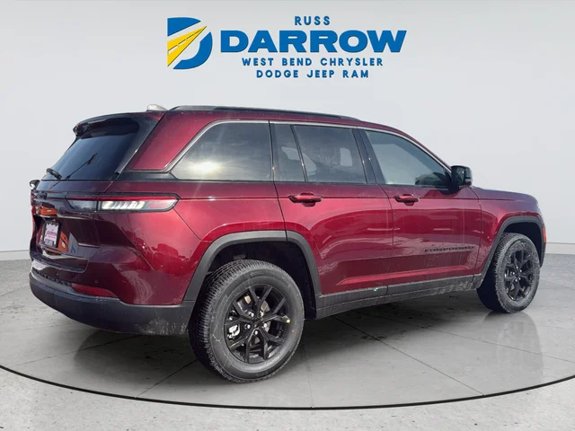 New 2026 Velvet Red Pearl-Coat Exterior Paint Jeep Altitude image 5