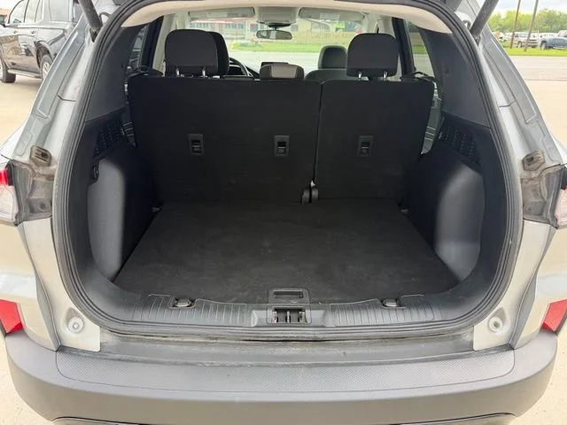 Used 2022 Silver Ford SE image 11