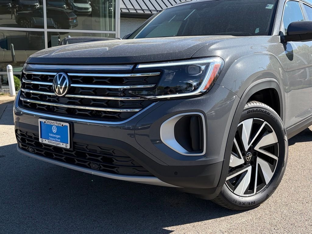New 2026 Pure Gray Volkswagen 2.0T SE W/TECHNOLOGY image 2