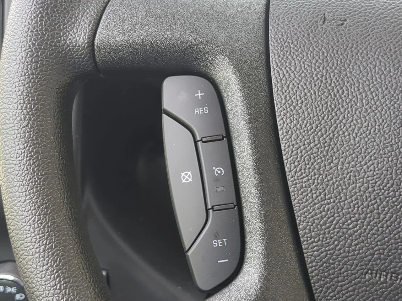 New 2025 Summit White GMC Work Van image 31