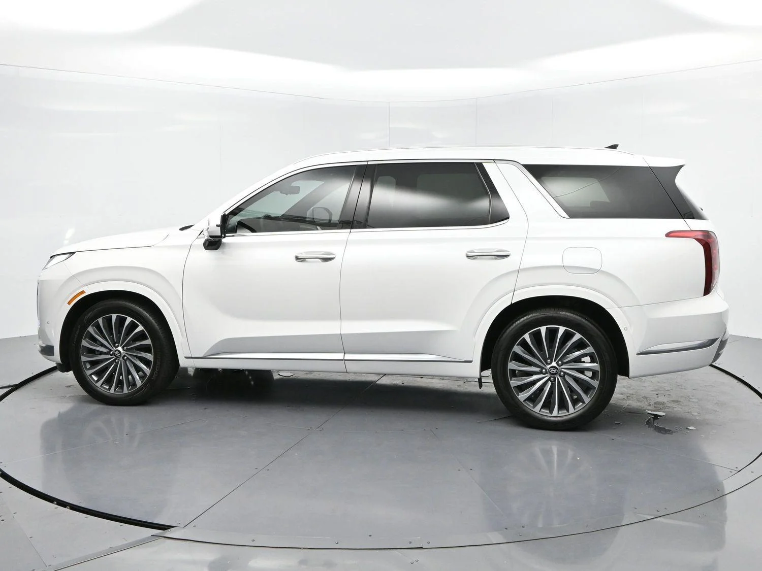 Used 2024 Hyper White Hyundai Calligraphy image 4