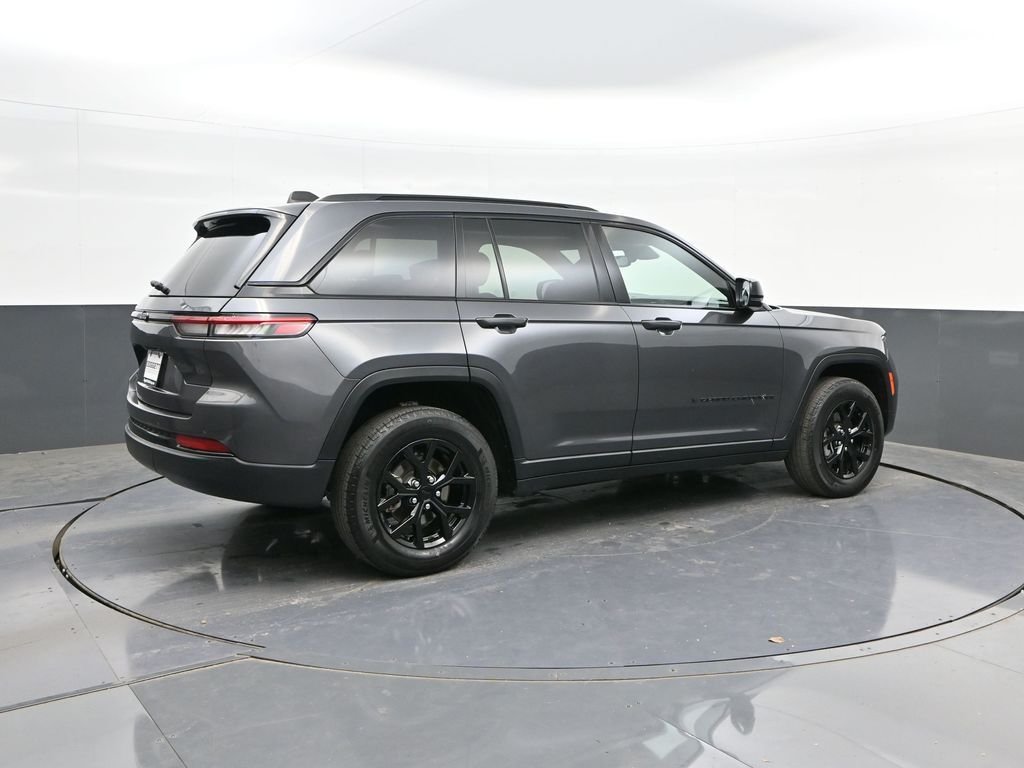 Used 2024 Gray Jeep Altitude image 15