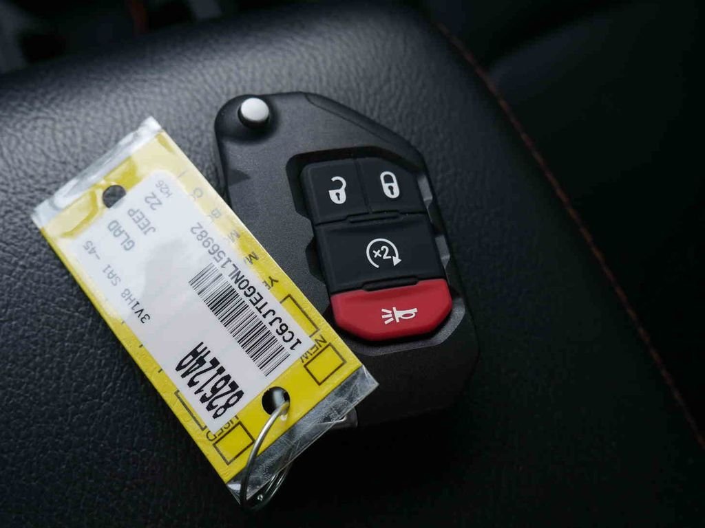 Used 2022 Blue Jeep Mojave image 33