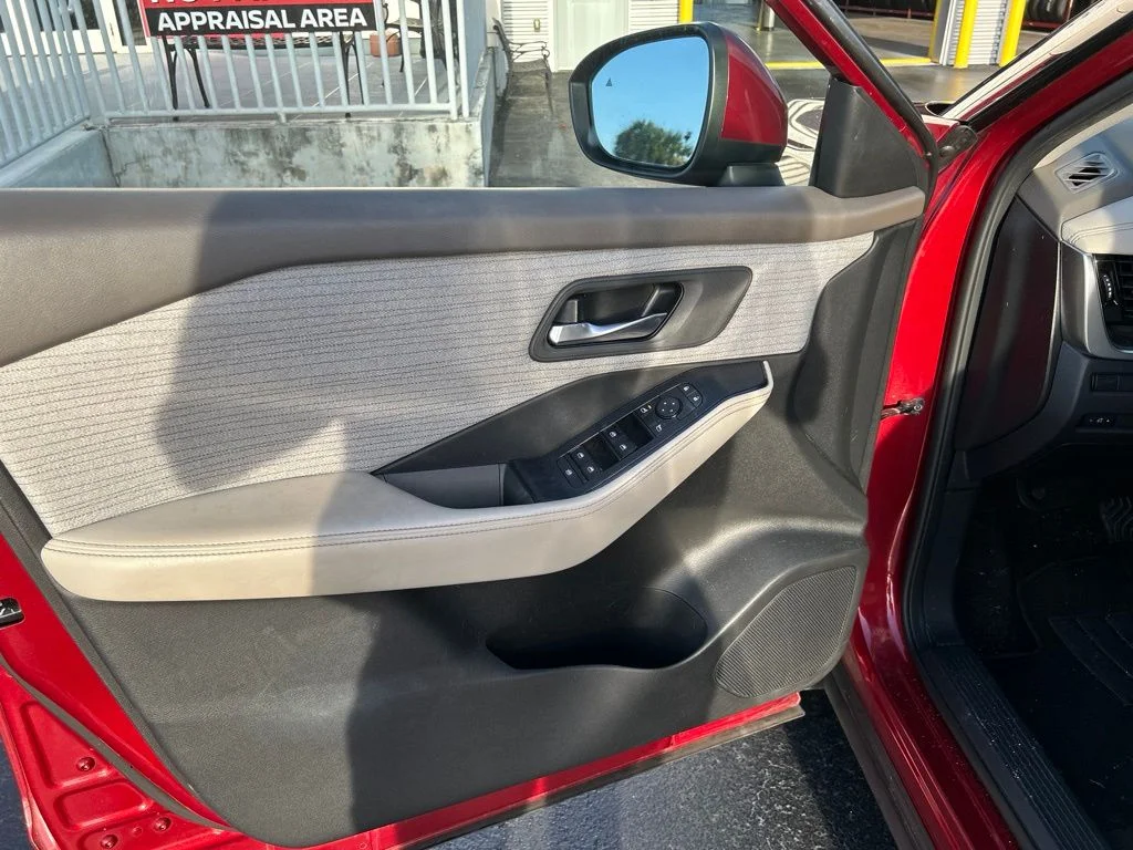 Used 2021 Scarlet Ember Nissan SV image 9