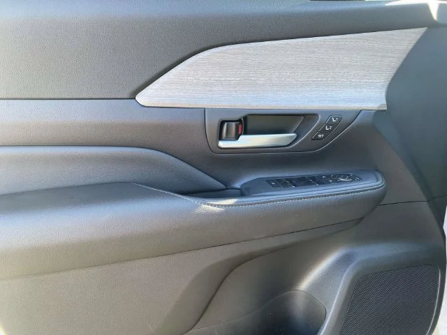 Certified Used 2025 Pearl Toyota Limited image 13