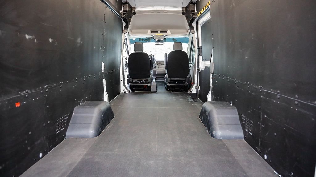 Used 2024 Oxford White Ford Base image 28