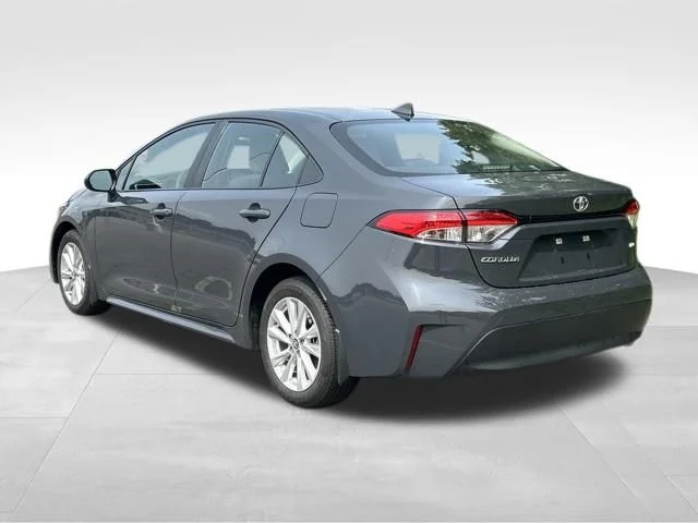 Used 2024  Toyota LE image 3