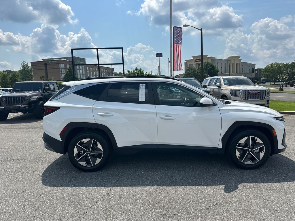 Used 2025 White Hyundai SEL image 8