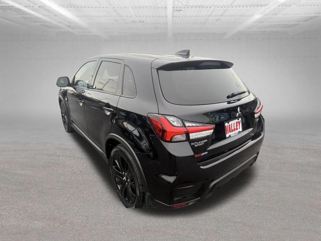 Used 2021 Labrador Black Metallic Mitsubishi 2.0 LE image 6