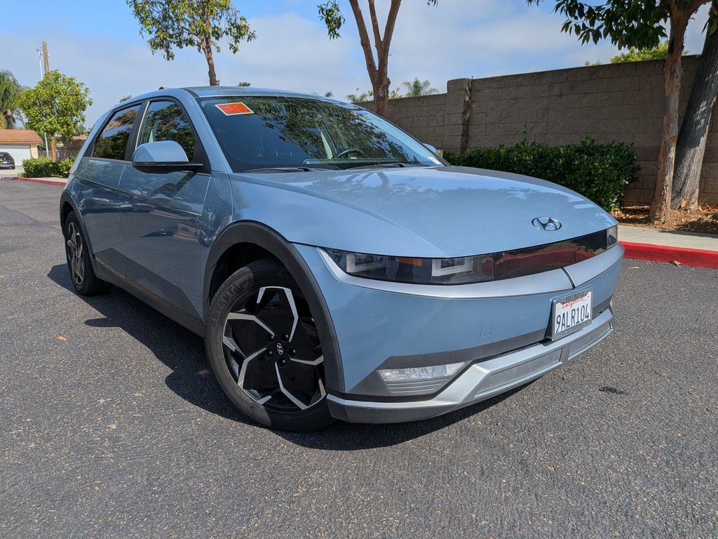Used 2022 Blue Hyundai SE image 1