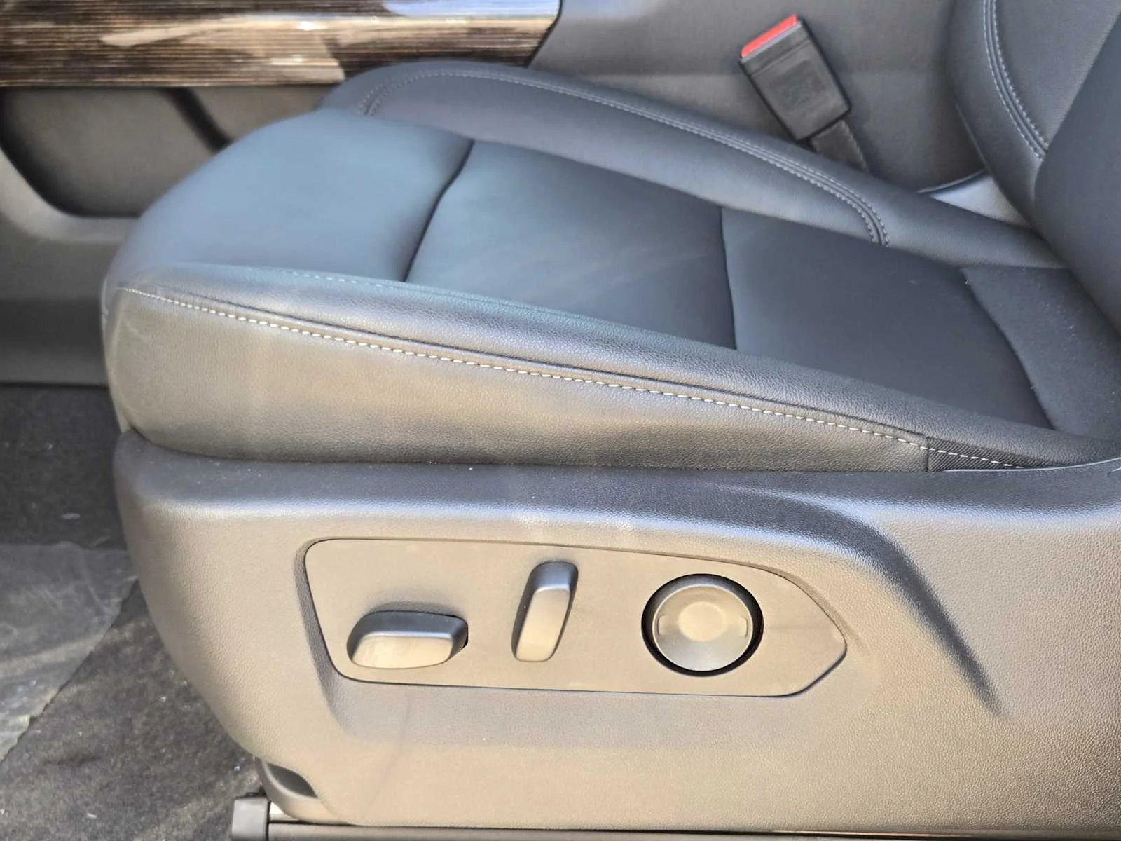 New 2026 Onyx Black GMC Elevation image 16