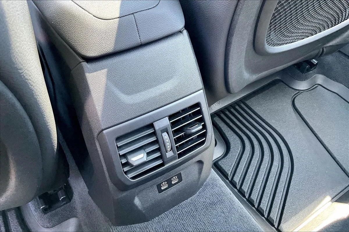 Used 2024  BMW xDrive image 10