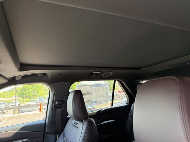 New 2026 Star White Metallic Tri-Coat Ford Platinum™ image 15