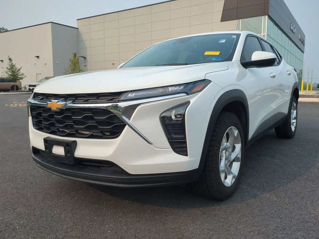 Used 2024 White Chevrolet LS image 8