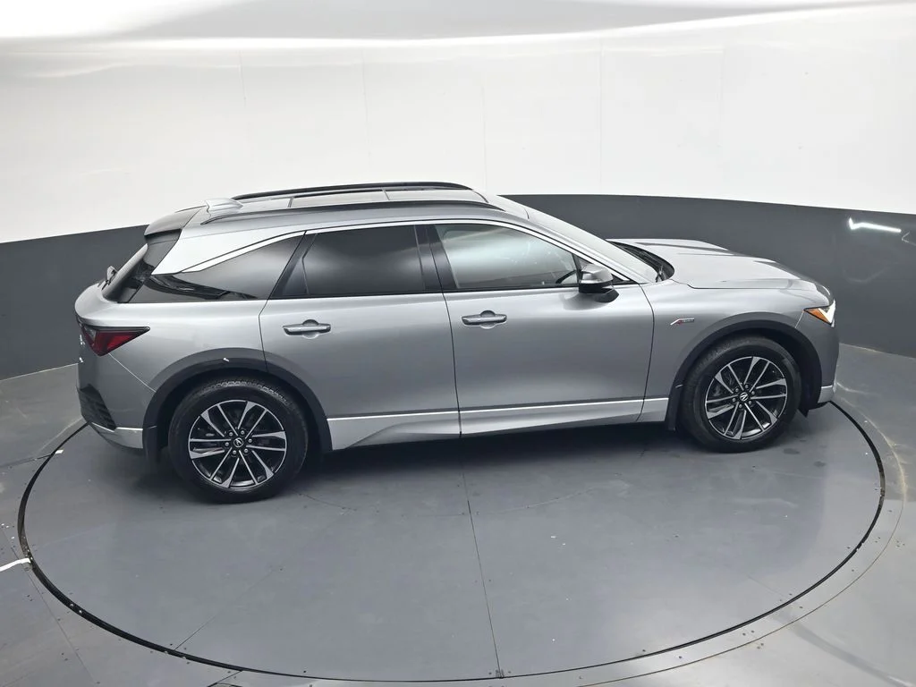 Used 2024 Mercury Silver Metallic Acura Base image 30