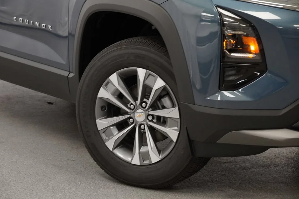 2027 Chevrolet Equinox LT - Photo 10
