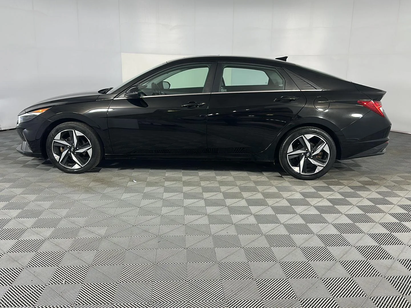 Used 2023 Onyx Black Hyundai Limited image 4