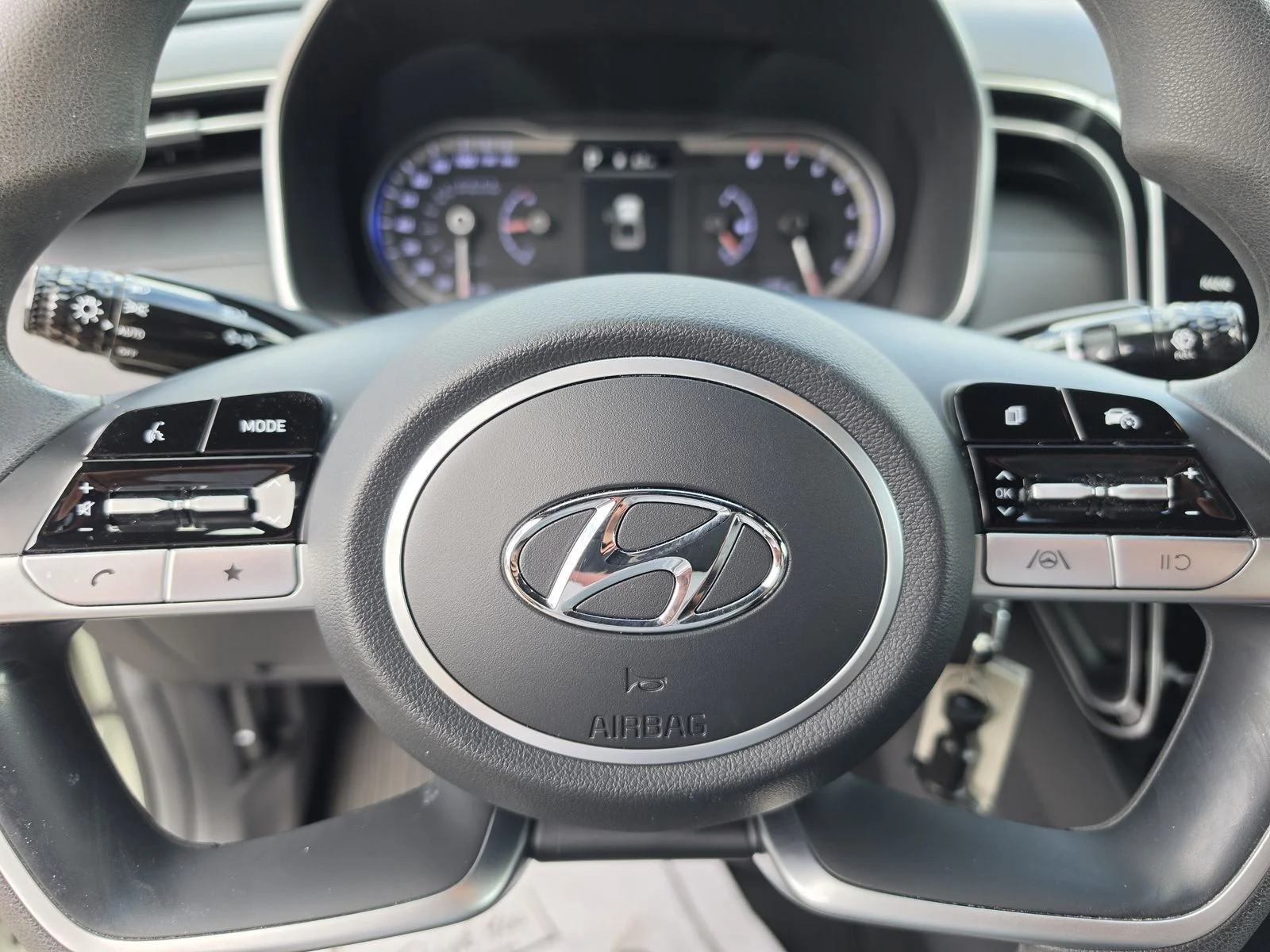 Used 2024 Green Hyundai SE image 30