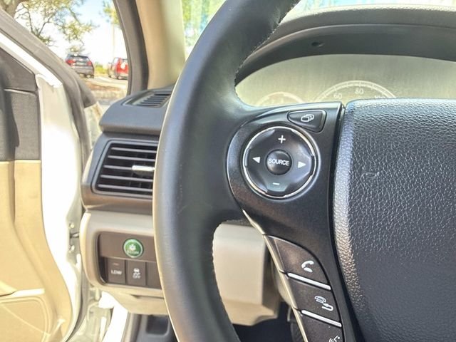 Used 2015 White Honda EX-L image 33