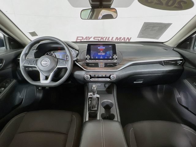 Used 2025 White Nissan SV image 23