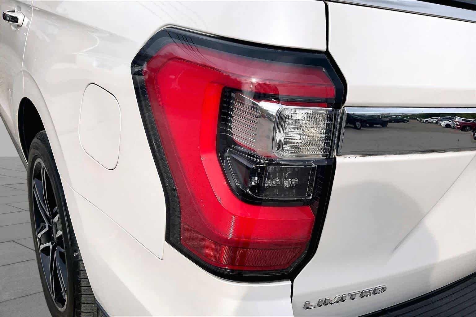 Used 2019 White Platinum Metallic Tri-Coat Ford Limited image 29