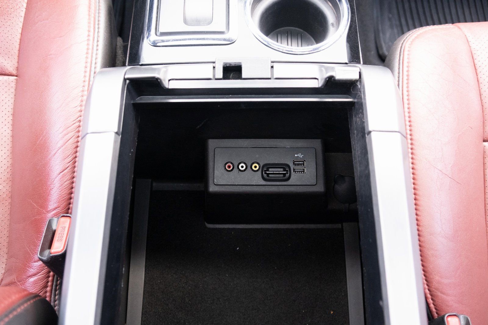 Used 2013  Ford Limited image 9