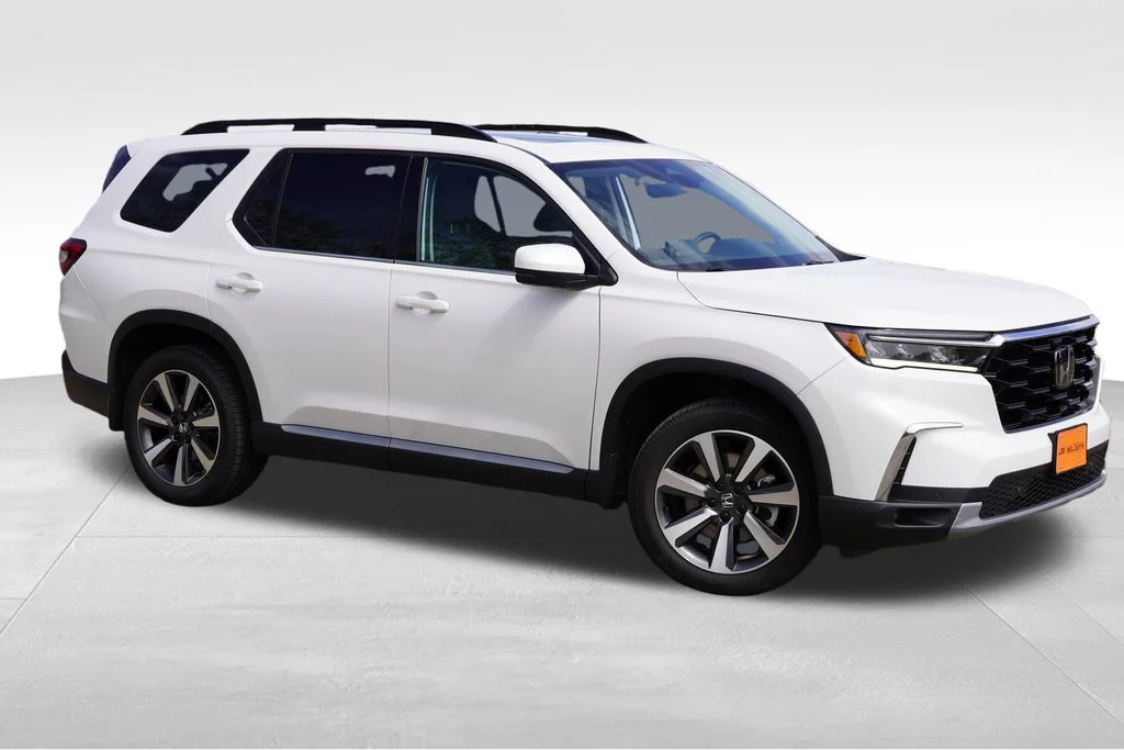 Used 2023 Platinum White Pearl Honda Touring image 2