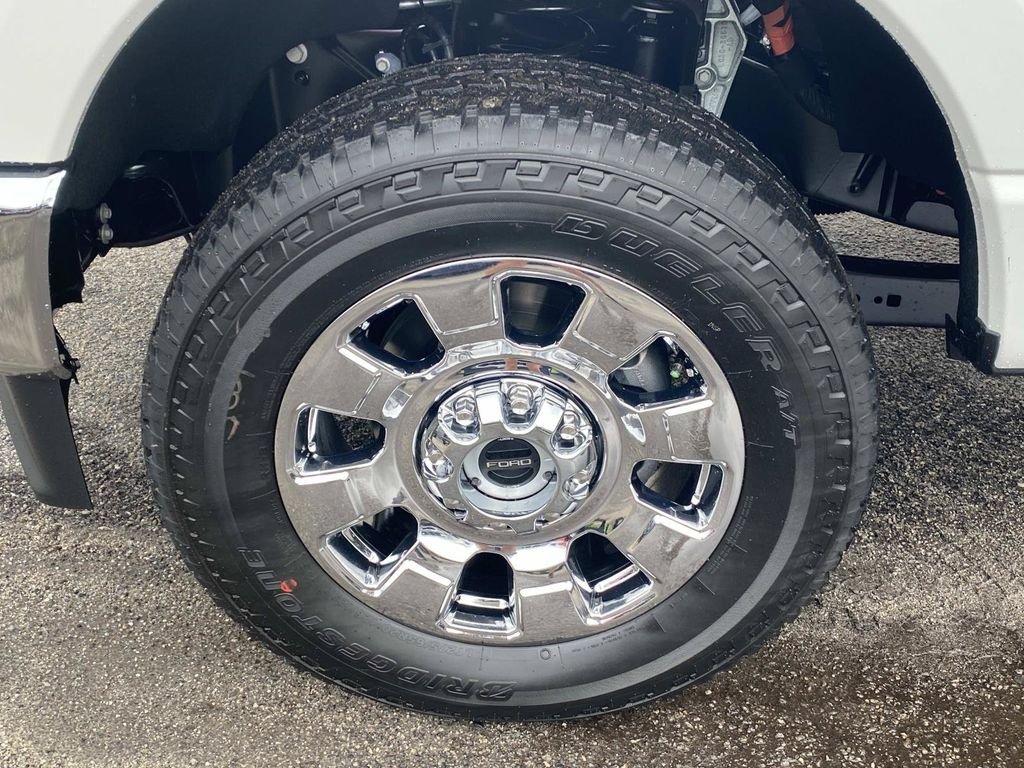 New 2026 Star White Metallic Tri-Coat Ford F-350® Lariat® image 7