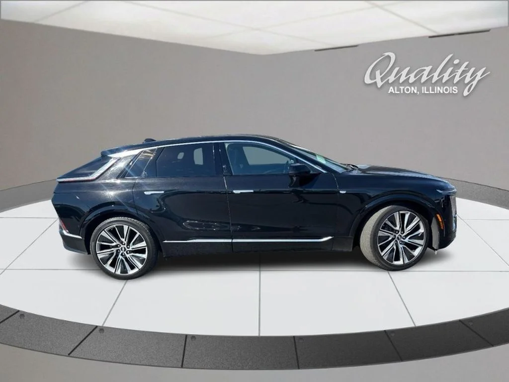 Used 2023 Cadillac LYRIQ Luxury with VIN 1GYKPMRK9PZ000756 for sale in Alton, IL