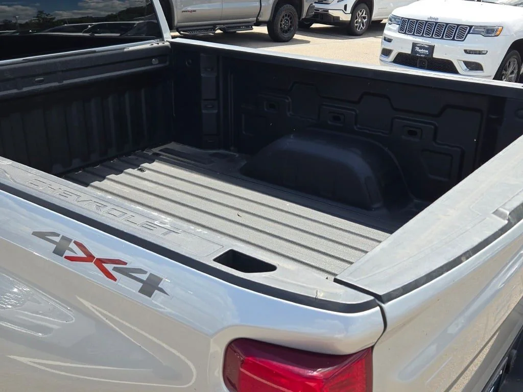 Used 2021 Silver Chevrolet LT image 17
